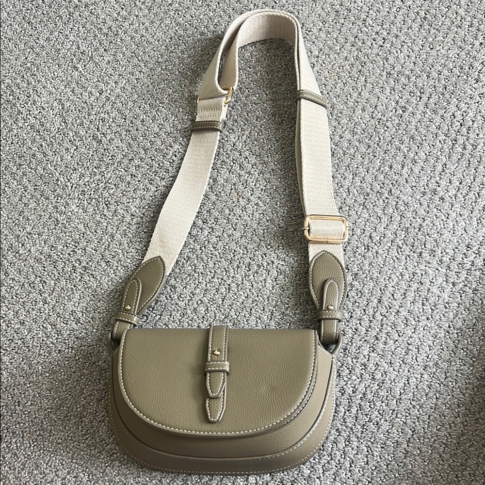 NWOT Zara Green and Cream Crossbody Bag with Adjustable Strap